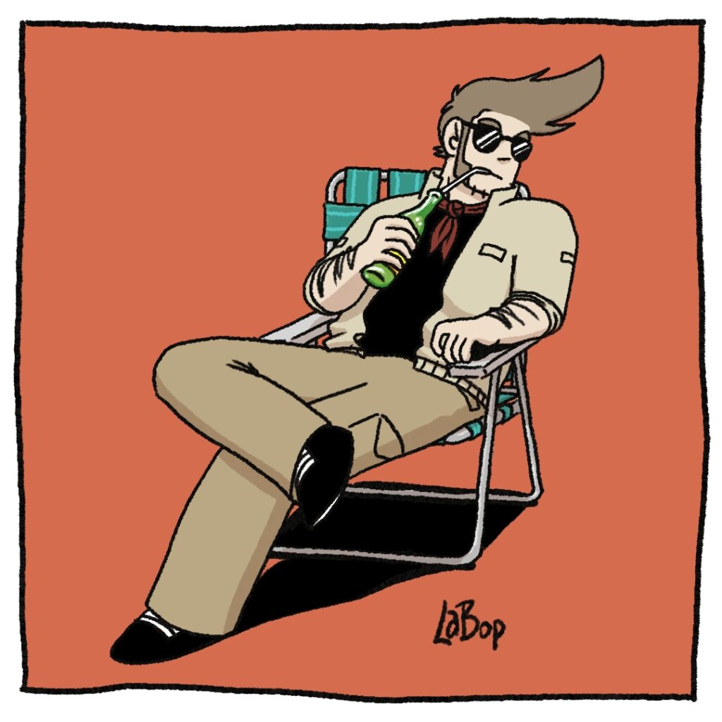 Lance sitzt mit Sonnenbrille auf einem Gartenstuhl und trinkt lässig eine Limo
